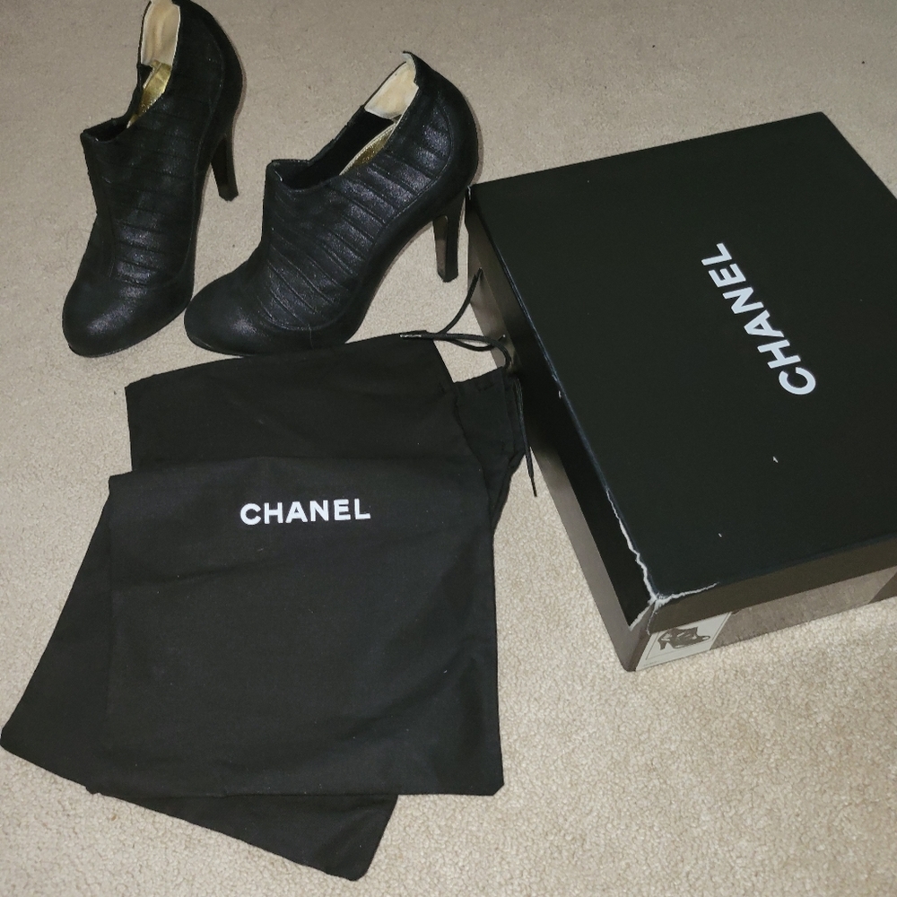 Vintage CHANEL heels